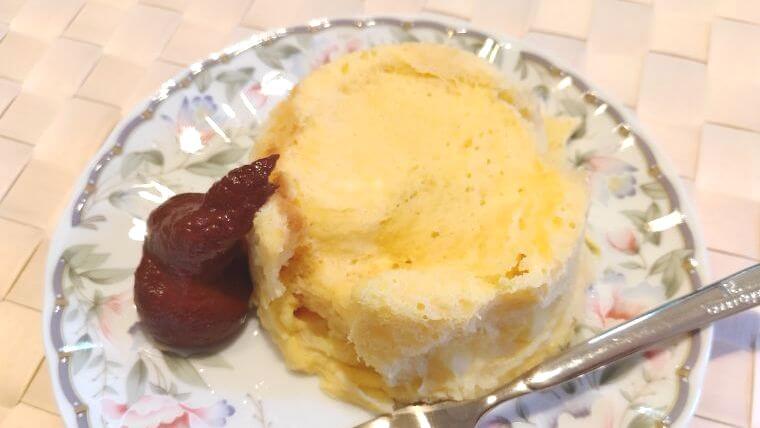 おからパウダー蒸しパンに「玄米あまこうじ」をトッピングした写真