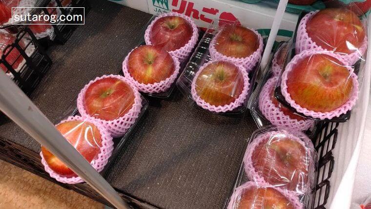 店頭で売られるりんご「あいかの香り」品薄状態の写真